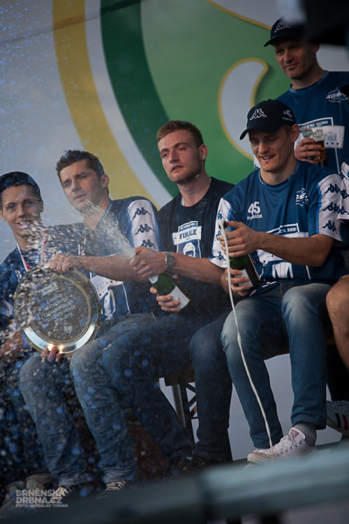 Tisíce fanoušků přivítaly trofej pro druhý tým extraligy, foto: Brněnská Drbna, Miroslav Toman