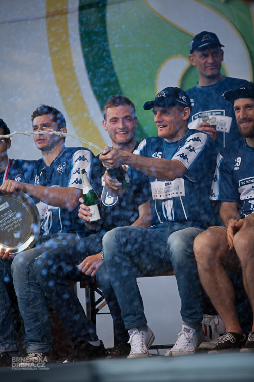 Tisíce fanoušků přivítaly trofej pro druhý tým extraligy, foto: Brněnská Drbna, Miroslav Toman