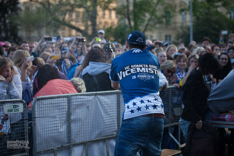 Tisíce fanoušků přivítaly trofej pro druhý tým extraligy, foto: Brněnská Drbna, Miroslav Toman
