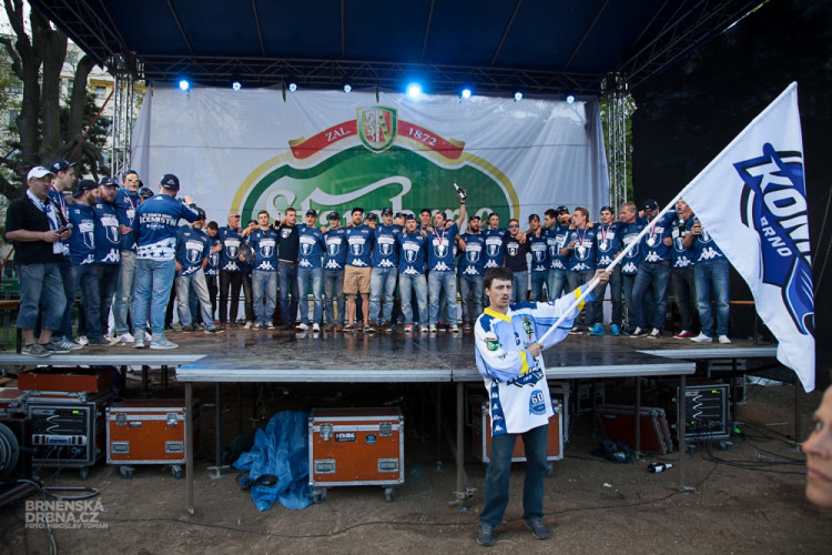 Tisíce fanoušků přivítaly trofej pro druhý tým extraligy, foto: Brněnská Drbna, Miroslav Toman