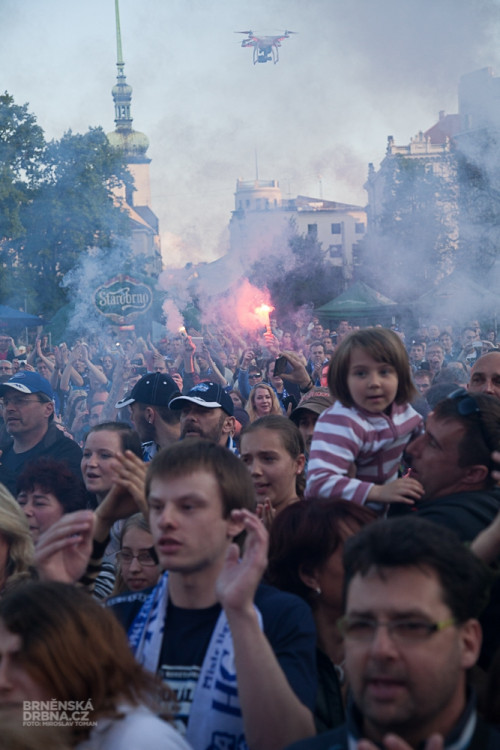 Tisíce fanoušků přivítaly trofej pro druhý tým extraligy, foto: Brněnská Drbna, Miroslav Toman