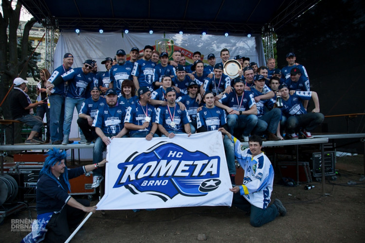 Tisíce fanoušků přivítaly trofej pro druhý tým extraligy, foto: Brněnská Drbna, Miroslav Toman