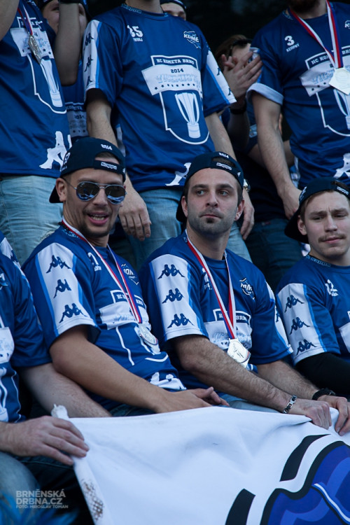 Tisíce fanoušků přivítaly trofej pro druhý tým extraligy, foto: Brněnská Drbna, Miroslav Toman