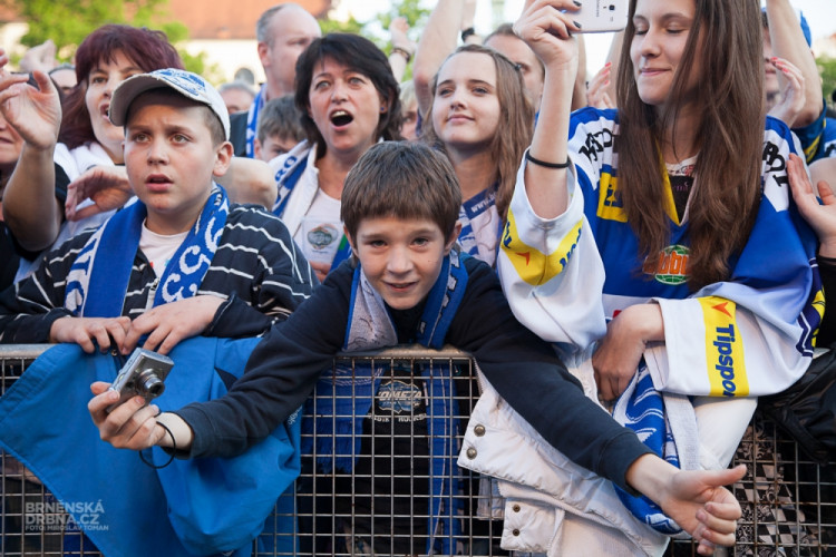 Tisíce fanoušků přivítaly trofej pro druhý tým extraligy, foto: Brněnská Drbna, Miroslav Toman