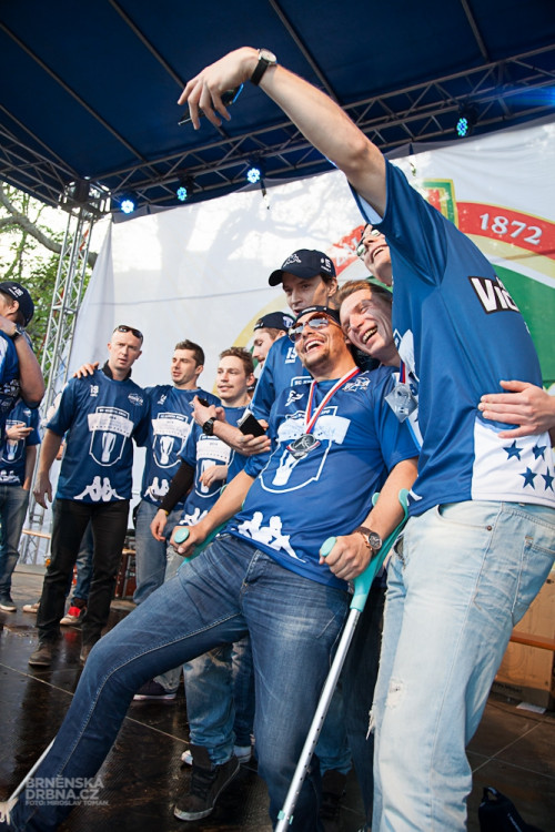 Tisíce fanoušků přivítaly trofej pro druhý tým extraligy, foto: Brněnská Drbna, Miroslav Toman