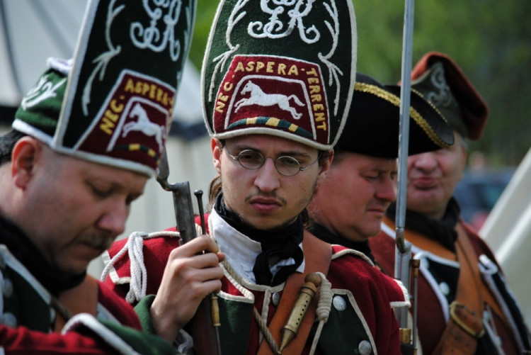 Barevné uniformy účastníků