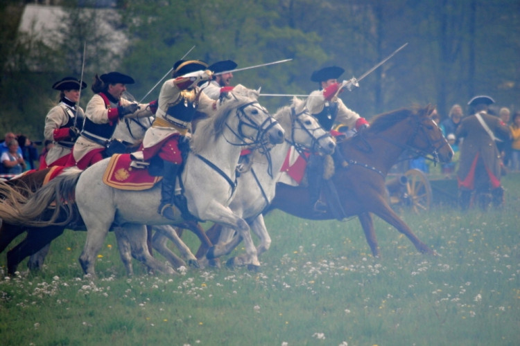 Rakouská jízda útočí do boku pruské pěchoty