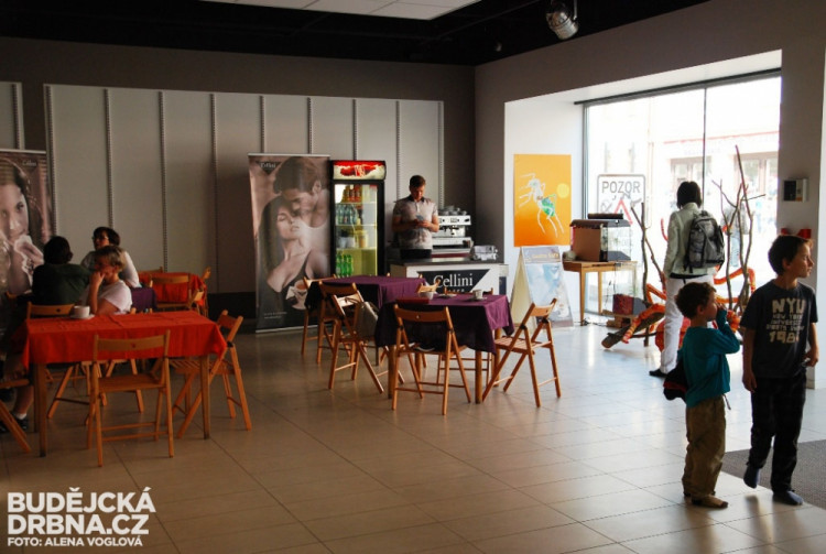 Rodiče si mohou v klidu popovídat u kávy