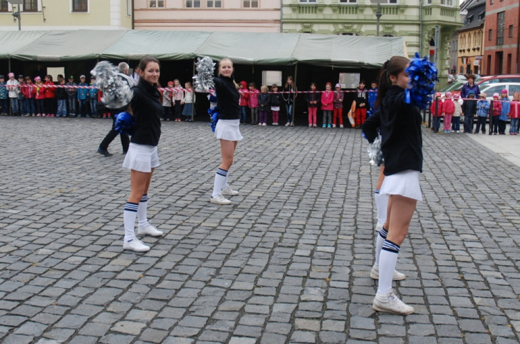 Zahájily mažoretky z libereckého A Stylu.