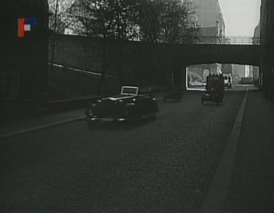 Gestapo jede pro Bruna. Znalci Liberce vědí, že do vily Českého Rozhlasu se jede na druhou stranu :)