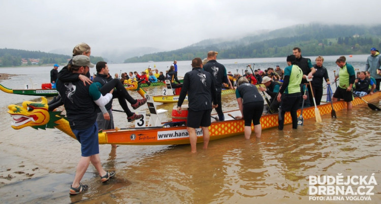 Brouzdat se ve vodě nikdo moc dobrovolně nechtěl