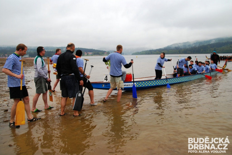 V osmi stupních se máchat ve vodě... Všichni závodníci by si zasloužili medaili