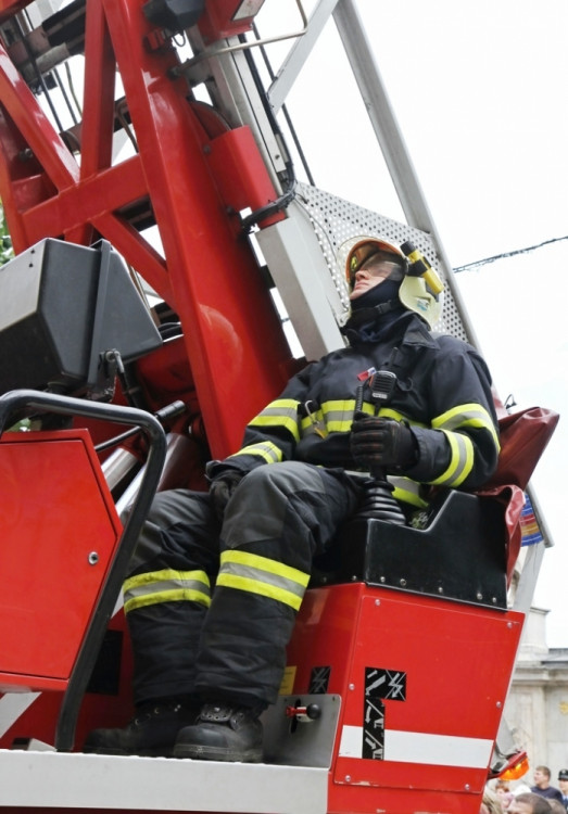 Na náměstí Svobody přísahali noví hasiči a policisté, foto: HZS JMK