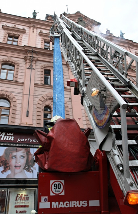 Na náměstí Svobody přísahali noví hasiči a policisté, foto: HZS JMK