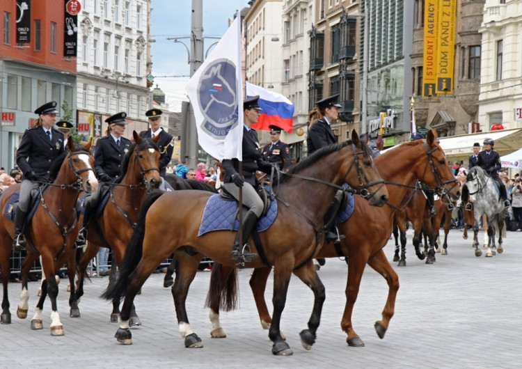 Na náměstí Svobody přísahali noví hasiči a policisté, foto: HZS JMK