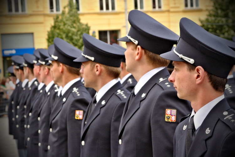 Na náměstí Svobody přísahali noví hasiči a policisté, foto: HZS JMK
