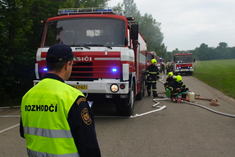 Jednotky IZS cvičně zasahovaly u havarovaného letadla, foto: HZS JMK