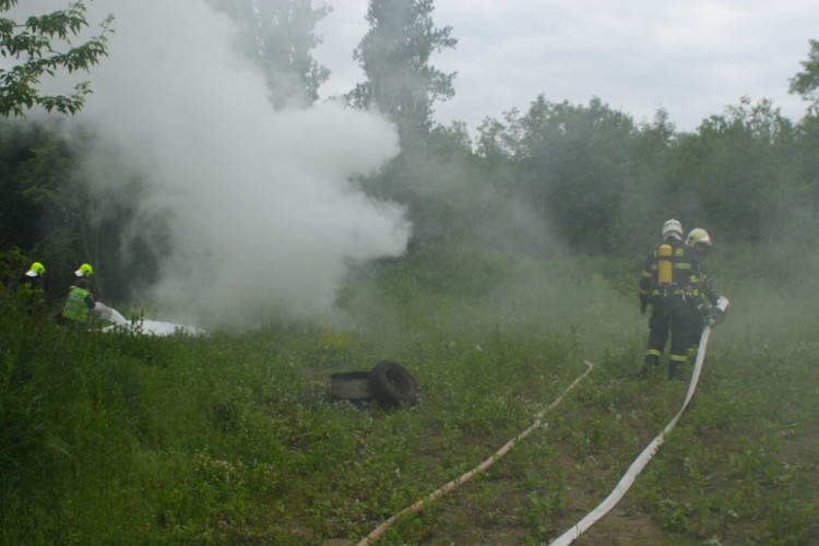 Jednotky IZS cvičně zasahovaly u havarovaného letadla, foto: HZS JMK