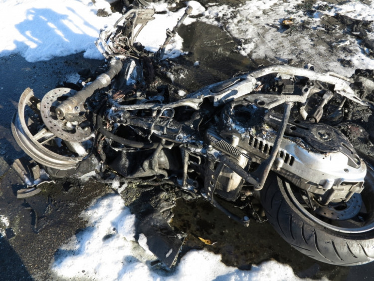 V Líšni zahynul po střetu s osobním autem motorkář, foto: HZS JMK