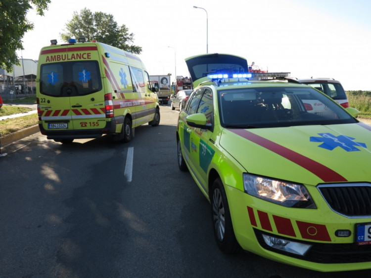 V Líšni zahynul po střetu s osobním autem motorkář, foto: HZS JMK