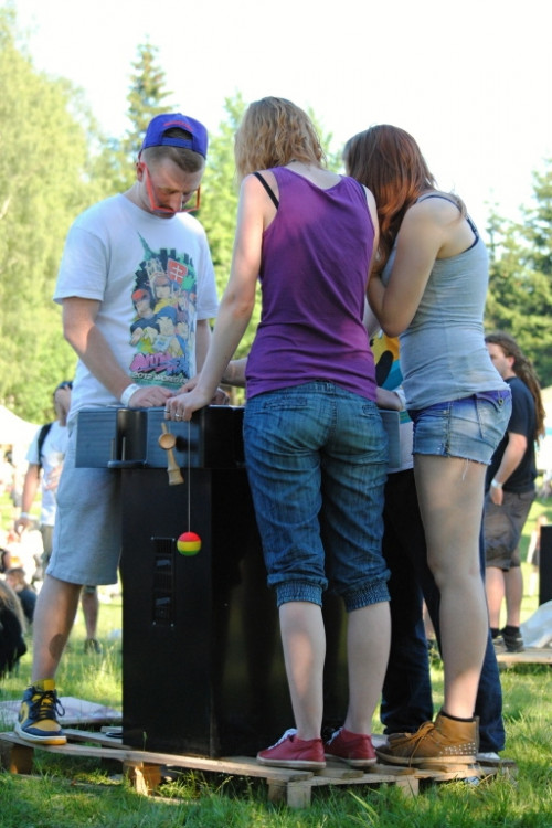 Červi se hráli zadarmo