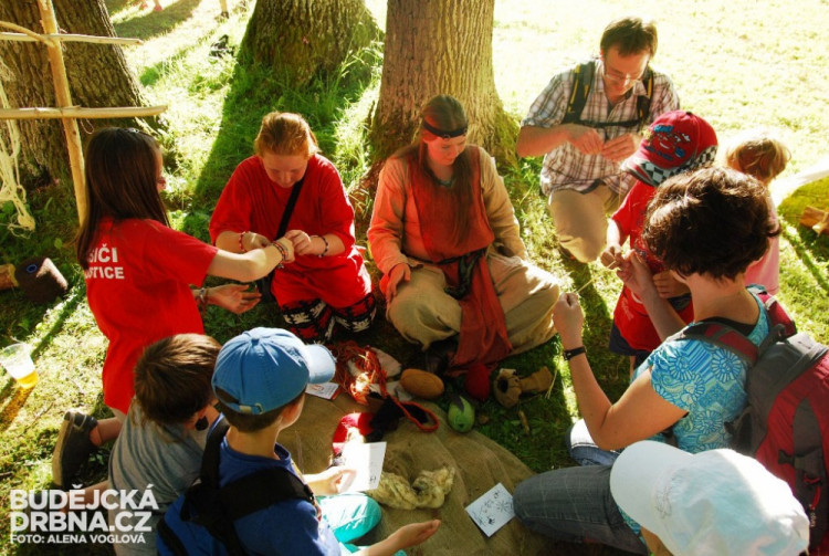 Pletly se i náramky