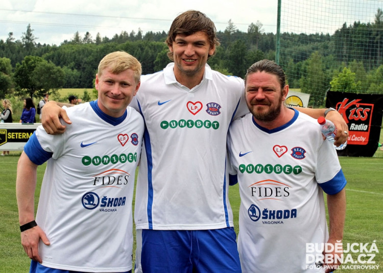 Fotbalová exhibice hvězd v Roudném