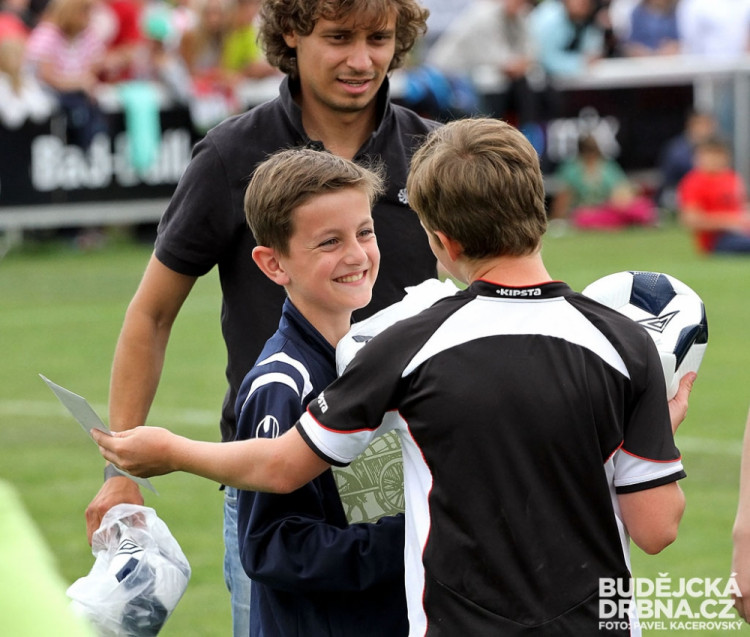 Fotbalová exhibice hvězd v Roudném