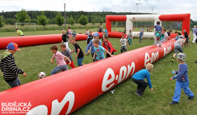 Fotbalová exhibice hvězd v Roudném