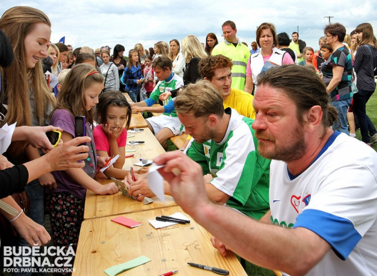 Fotbalová exhibice hvězd v Roudném