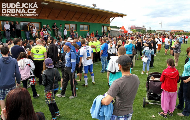 Fotbalová exhibice hvězd v Roudném