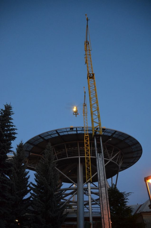 Zkouška nočního provozu Letecké záchranné služby na heliportu