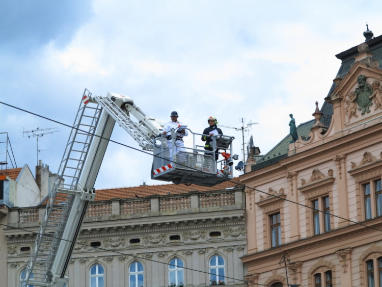 Požár na brněnském náměstí Svobody hasilo téměř 50 hasičských aut, foto: HZS JMK