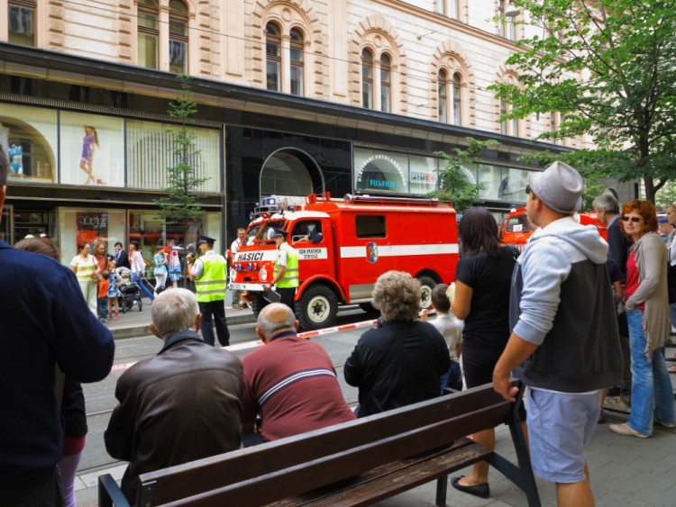 Požár na brněnském náměstí Svobody hasilo téměř 50 hasičských aut, foto: HZS JMK