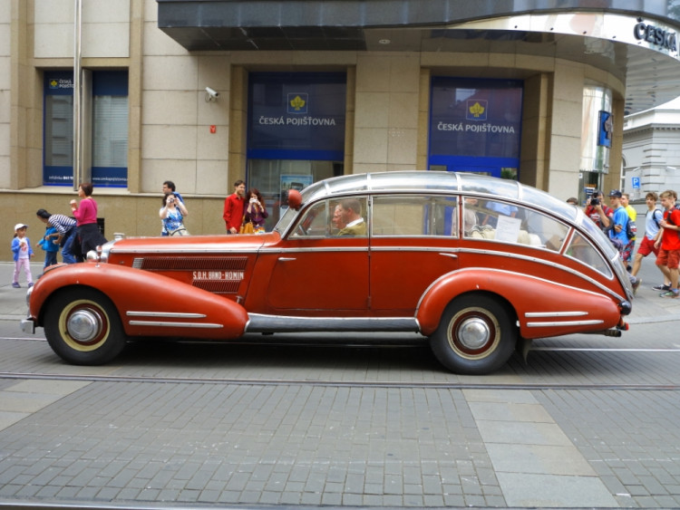 Požár na brněnském náměstí Svobody hasilo téměř 50 hasičských aut, foto: HZS JMK