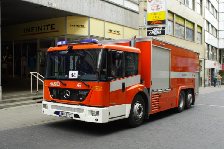 Požár na brněnském náměstí Svobody hasilo téměř 50 hasičských aut, foto: HZS JMK