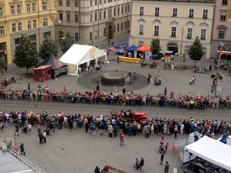 Požár na brněnském náměstí Svobody hasilo téměř 50 hasičských aut, foto: HZS JMK