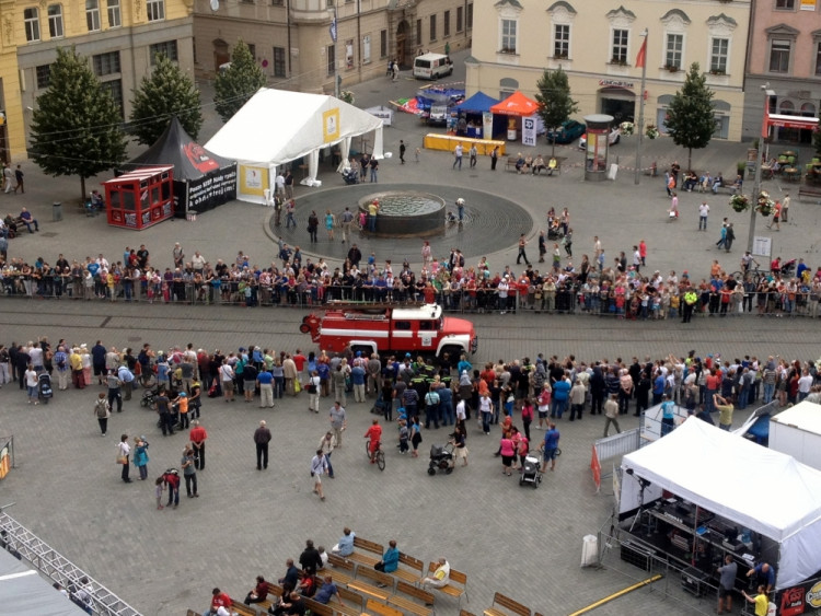 Požár na brněnském náměstí Svobody hasilo téměř 50 hasičských aut, foto: HZS JMK