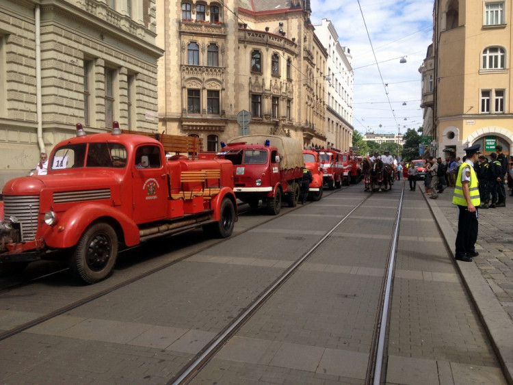 Požár na brněnském náměstí Svobody hasilo téměř 50 hasičských aut, foto: HZS JMK