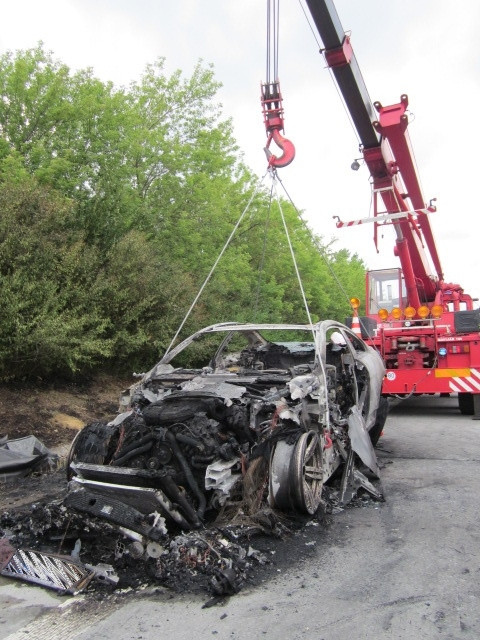 Na D1 u Vyškova shořelo luxusní BMW M6, foto: HZS JMK