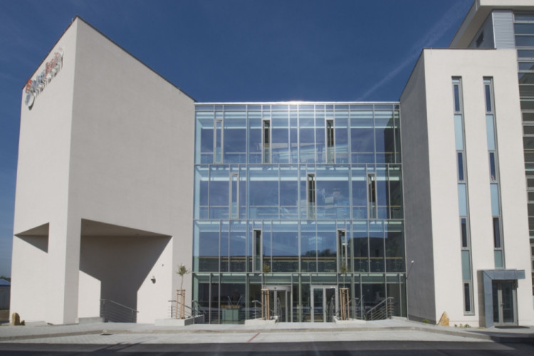 Membránové inovační centrum, Stráž p. R. Celkové náklady: 152 mil. Kč bez DPH. Jedná se o šestipodlažní objekt, jehož podzemní a poslední (páté) podlaží nezaujímají celou půdorysnou plochu. Objekt je složen ze tří traktů, celkově řešených jako monoblok – 