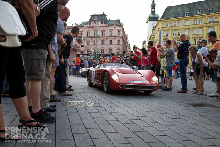 Historická závodní auta a motocykly se představily v centru Brna, foto: Brněnská Drnba, Miroslav Toman