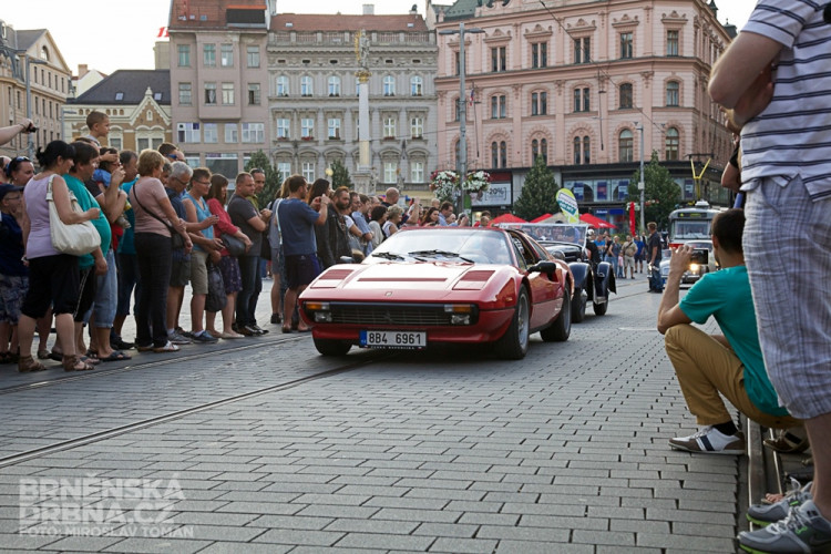 Historická závodní auta a motocykly se představily v centru Brna, foto: Brněnská Drnba, Miroslav Toman