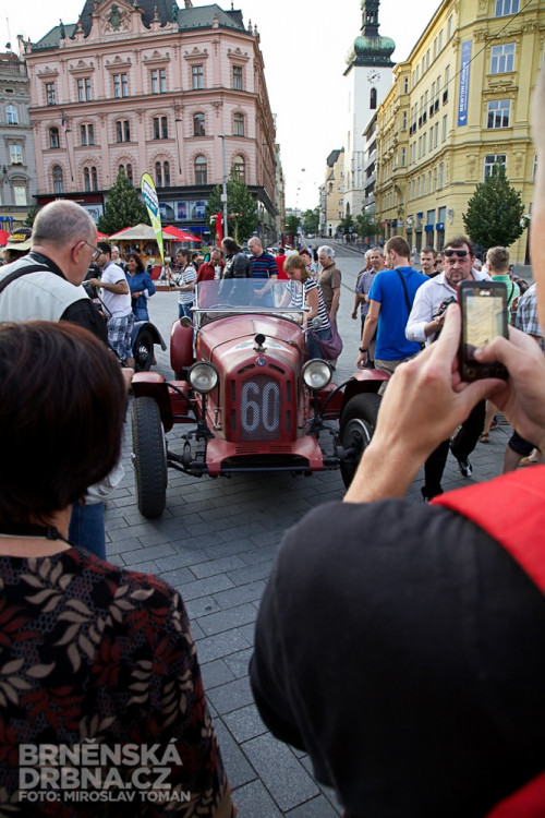 Historická závodní auta a motocykly se představily v centru Brna, foto: Brněnská Drnba, Miroslav Toman