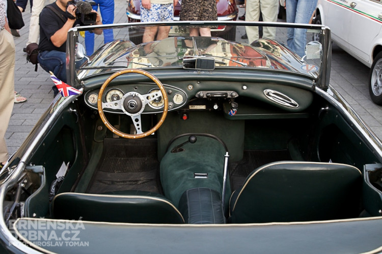 Historická závodní auta a motocykly se představily v centru Brna, foto: Brněnská Drnba, Miroslav Toman
