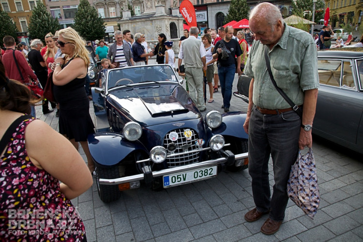 Historická závodní auta a motocykly se představily v centru Brna, foto: Brněnská Drnba, Miroslav Toman