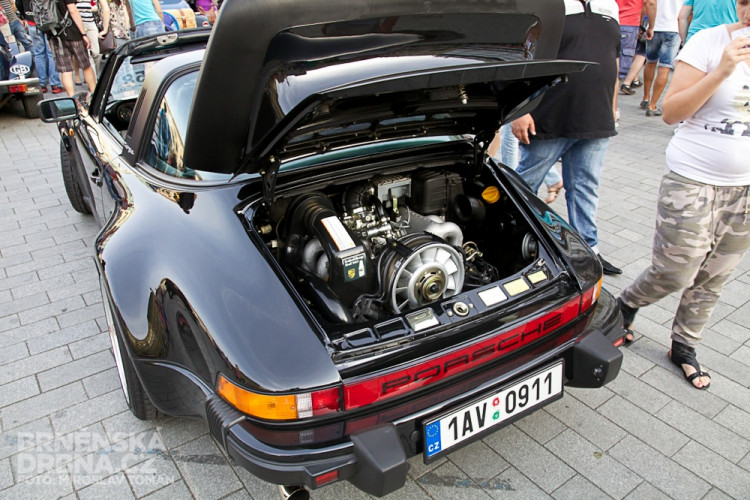 Historická závodní auta a motocykly se představily v centru Brna, foto: Brněnská Drnba, Miroslav Toman