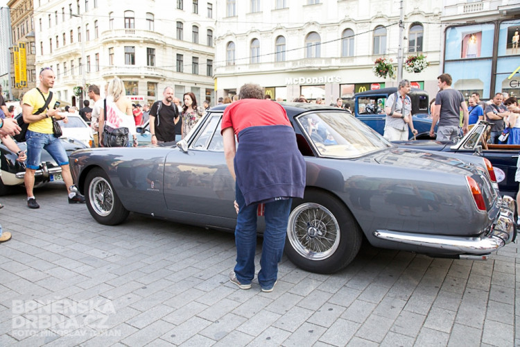 Historická závodní auta a motocykly se představily v centru Brna, foto: Brněnská Drnba, Miroslav Toman