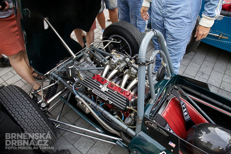 Historická závodní auta a motocykly se představily v centru Brna, foto: Brněnská Drnba, Miroslav Toman