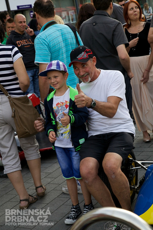 Historická závodní auta a motocykly se představily v centru Brna, foto: Brněnská Drnba, Miroslav Toman